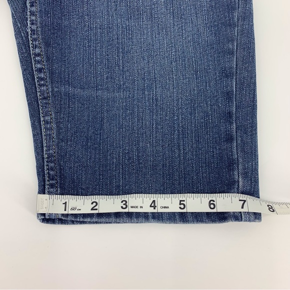 Levi's Girl's Faded Blue Denim Shorts with Embroidered Rainbow Back Pockets, 16 - Picture 14 of 16